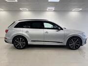 Audi Q7 - Image 2