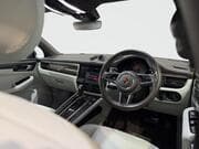 Porsche Macan - View 4