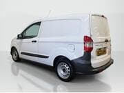 Ford Transit Courier - View 3