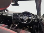Volkswagen Golf - View 4
